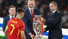 Остава ли начело на УЕФА? Чеферин взе решение!