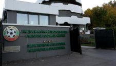 Ще се случи ли? БФС спира футболното ни първенство