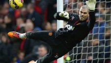 Севиля прибира Виктор Валдес