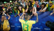 Изненада: Дани Алвеш ще играе в Бразилия