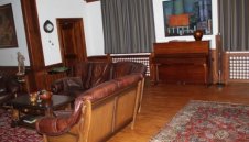 Картини, скулптури, пури – вижте какво откри МВР в дома на Васил Божков + СНИМКИ