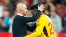 Тен Хаг остава треньор на Юнайтед, но доверието се топи