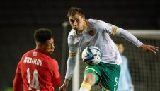 Наш национал с цял мач, отборът му се доближи до спасителния бряг