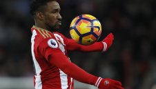 Чуковете удвоиха офертата за Дефо