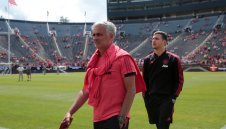 Жозе натиска своите да съкратят ваканциите си