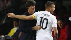 Йоги за Подолски: Приключи с националния по брилянтен начин