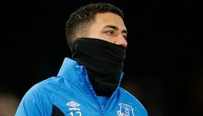 Бърнли с трансферен удар, договори Аарън Ленън