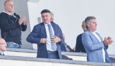 Мазохисти ли са в Локо София, щом подкрепят Боби?