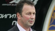 Ангел Червенков пое украинския Черноморец (Одеса)