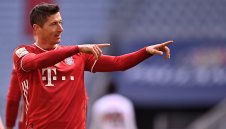 Левандовски капарира Златната обувка