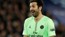 ПСЖ подновява договора на Буфон