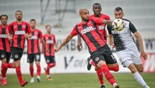 Битките в Първа лига продължават с любопитно дерби