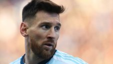 Барса иска да задържи Меси до края на кариерата му, предлага му доживотен договор