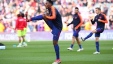 Феновете на Барса лепнаха на Мина "дяволското" 6.66 + СНИМКА