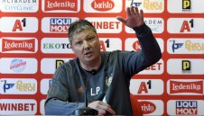 Мисли ли за Вечното дерби? Разпродават имущество на Любо Пенев на промоция