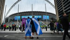 Диваци: 30 арестувани след Англия - Шотландия + ВИДЕО