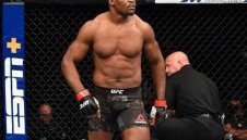 Какво завръщане! Хищника с брутален нокаут за 20 секунди