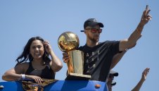 Милион и половина празнуваха с Голдън Стейт