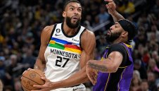 Веждата съсипа Минесота, Езерняците с важна победа