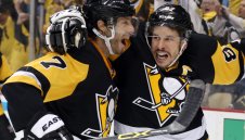 Сидни Кросби спаси Пингвините