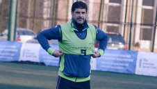 Гонзо чете конско в Локо