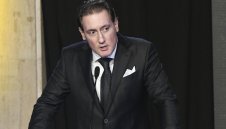 Кирил Домусчиев купи Нова телевизия