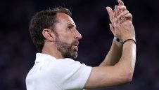 Англия за трети път печели група само с 2 вкарани гола