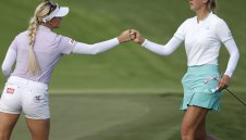 Не може без цигари: Чарли Хъл се тормози заради забрана в Париж