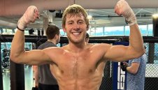 Ще ядат ли бой? ММА сензация се закани на футболисти