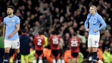 Трагедия! Потвърдиха смъртта на фен по време на дербито Ман Сити -  Ман Юнайтед