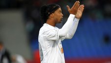 Роналдиньо подписа с мексиканци