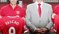 Ван Гаал: Фалкао трябва да докаже, че има място в Юнайтед