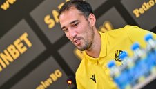 Къде ще играе Попето?