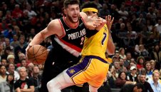 Лейкърс спря проклятието срещу Портланд