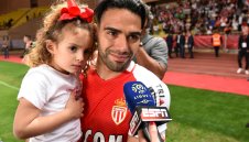 Фалкао преподписа с Монако