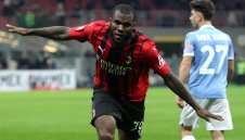 Къде отива? Халф на Милан държи грандовете в шах