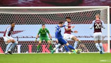 Лисиците продължават с победите навън