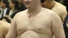 Изгониха доживот колега на Котоошу заради марихуана