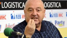 Чичо Венци: Гонзо и Тонев скочиха на съдията в тунела