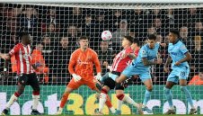 Гол-шедьовър на бразилец донесе нова победа на Нюкасъл