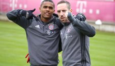 Дъглас Коста: Спокойно, добре съм!