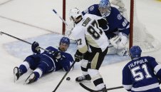 Тампа Бей потрепери, но удържа Питсбърг и изравни