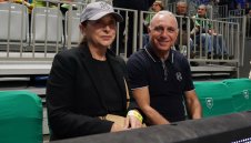 Стоичков гледа баскетбол в Испания