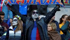 Първа кръв: Фенове на Райо и Барса се биха преди мача