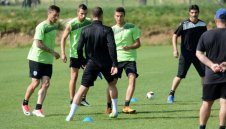 Черно море подписа с двама юноши 