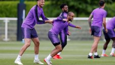 Ас на Тотнъм търси под дърво и камък билети за финала срещу Ливърпул