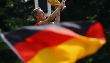 Борусия Дортмунд прие извинението на Швайнщайгер