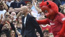 Тен Хаг куфее след боя по Ливърпул