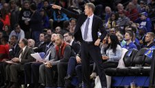 Стив Кър се завърна с победа