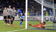 По италиански: Юве - Наполи "виси" до последно